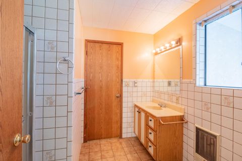 Tiny photo for 230 Hussey Lane, Grants Pass, OR 97527 (MLS # 220217357)