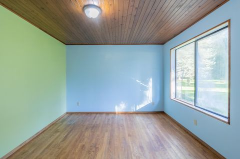 Tiny photo for 230 Hussey Lane, Grants Pass, OR 97527 (MLS # 220217357)