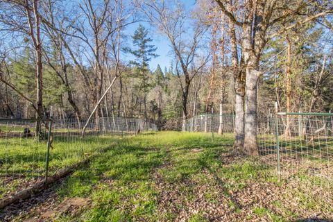 Tiny photo for 230 Hussey Lane, Grants Pass, OR 97527 (MLS # 220217357)