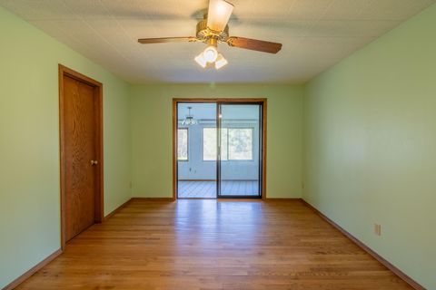 Tiny photo for 230 Hussey Lane, Grants Pass, OR 97527 (MLS # 220217357)