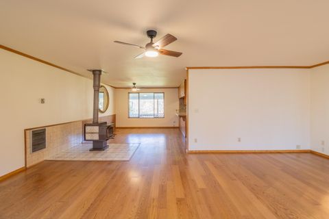 Tiny photo for 230 Hussey Lane, Grants Pass, OR 97527 (MLS # 220217357)
