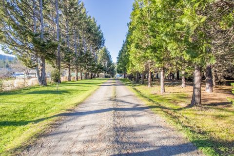 Tiny photo for 230 Hussey Lane, Grants Pass, OR 97527 (MLS # 220217357)