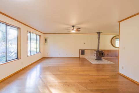 Tiny photo for 230 Hussey Lane, Grants Pass, OR 97527 (MLS # 220217357)