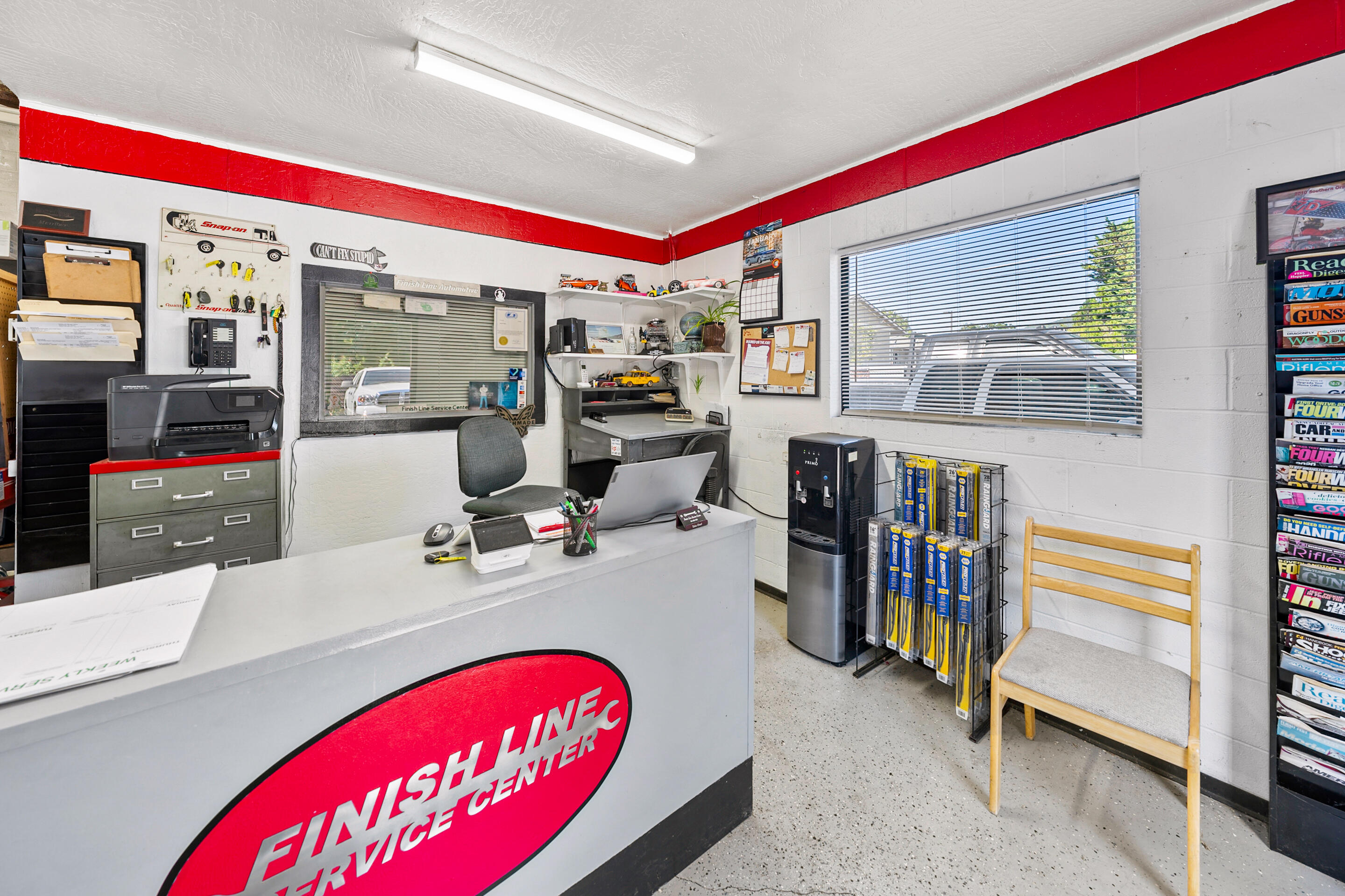 Main image without alt text