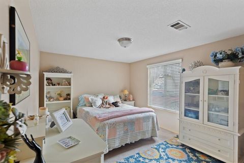 Tiny photo for 1116 SW Spruce Street, Grants Pass, OR 97526 (MLS # 220215173)