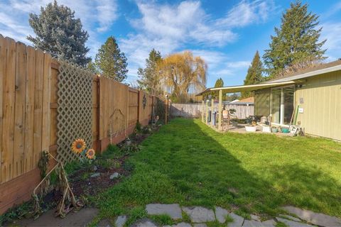 Tiny photo for 1116 SW Spruce Street, Grants Pass, OR 97526 (MLS # 220215173)