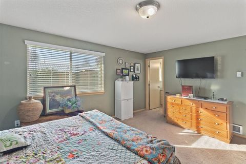 Tiny photo for 1116 SW Spruce Street, Grants Pass, OR 97526 (MLS # 220215173)