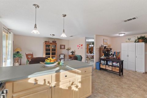 Tiny photo for 1116 SW Spruce Street, Grants Pass, OR 97526 (MLS # 220215173)