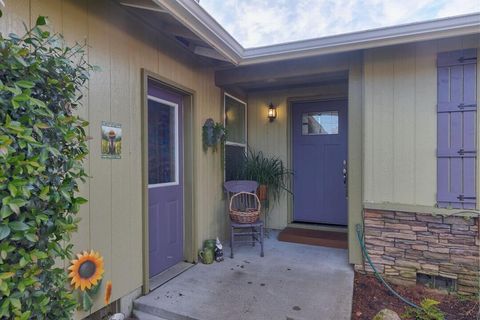Tiny photo for 1116 SW Spruce Street, Grants Pass, OR 97526 (MLS # 220215173)