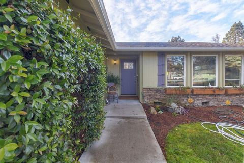 Tiny photo for 1116 SW Spruce Street, Grants Pass, OR 97526 (MLS # 220215173)