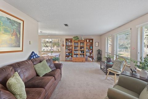 Tiny photo for 1116 SW Spruce Street, Grants Pass, OR 97526 (MLS # 220215173)
