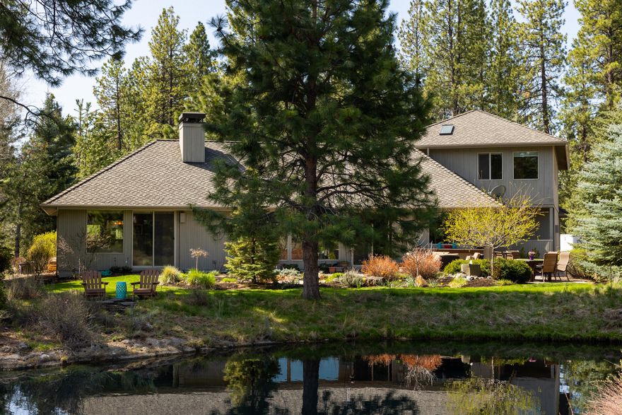 One of Widgi Creek's top great room homes with a water feature & overlooks the 6th fairway with 4 ponds. A 4-car garage with upstairs dual guest suites and a bonus room including a pool table and 4th bedroom/office. This property brings pristine nature into the home with floor to ceiling windows and open the outdoors into this great room floor plan. Recently remodeled in 2018-hardwood floors, new primary suite and bath design, solid kitchen countertops, sinks and new hardwood flooring makes this a treasure in this 107 lot paradise just 5 miles to Bend and 15 miles to Mt Bachelor.