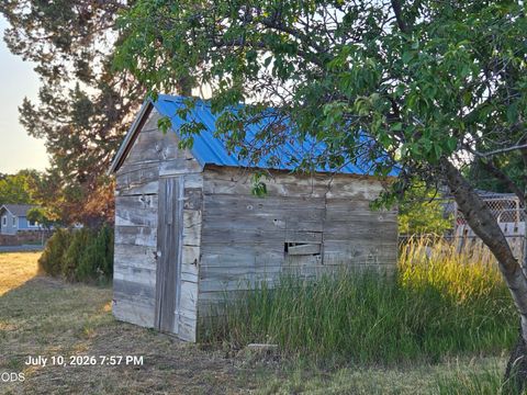 Tiny photo for 3031 Emerald Street, Klamath Falls, OR 97601 (MLS # 220225141)