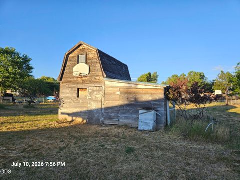 Tiny photo for 3031 Emerald Street, Klamath Falls, OR 97601 (MLS # 220225141)