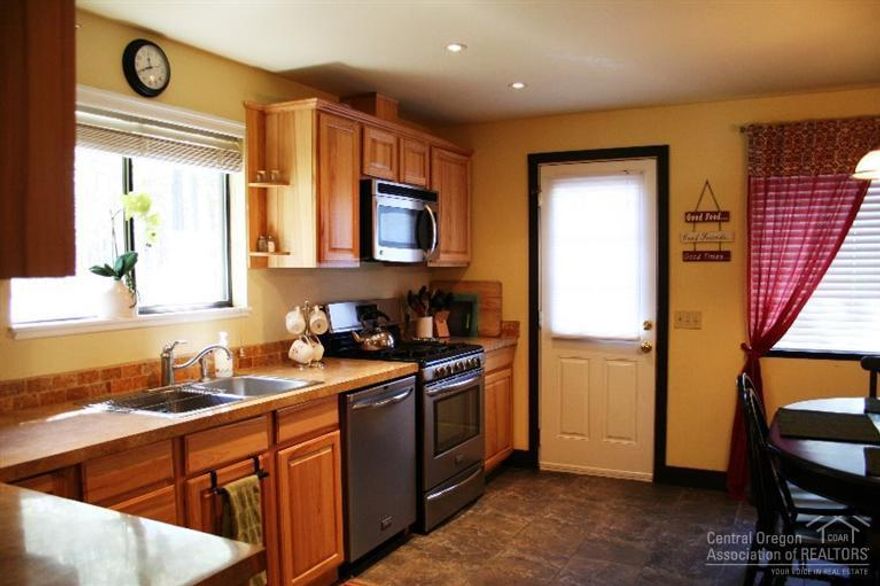 This fantastic home is located in Oregon's #1 Resort, Sunriver Resort! Immaculate condition. Fully furnished and turn-key ready. Perfect for your next home, vacation property or vacation rental. A short walk from the super popular SHARC water park! Close to tubing hills, Village Mall, restaurants, tennis courts & biking and hiking trails. Updated kitchen with tile floors, gas stove, new kitchen cabinets and stainless steel appliances! Great room features vaulted ceilings, cozy fireplace.