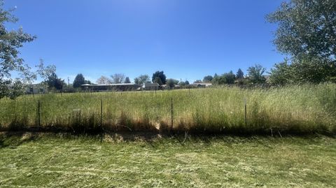 Tiny photo for 3316 Paramont Street, Klamath Falls, OR 97603 (MLS # 220215476)