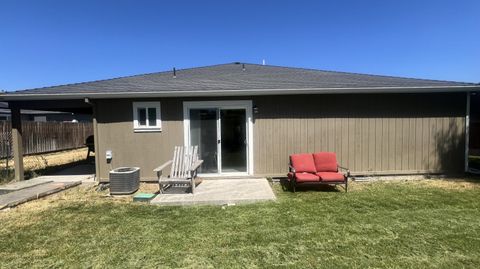Tiny photo for 3316 Paramont Street, Klamath Falls, OR 97603 (MLS # 220215476)