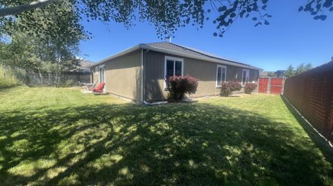 Tiny photo for 3316 Paramont Street, Klamath Falls, OR 97603 (MLS # 220215476)