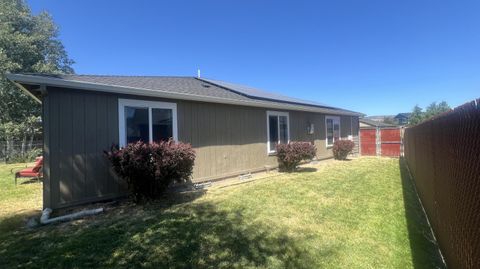 Tiny photo for 3316 Paramont Street, Klamath Falls, OR 97603 (MLS # 220215476)