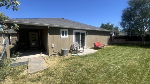 Tiny photo for 3316 Paramont Street, Klamath Falls, OR 97603 (MLS # 220215476)