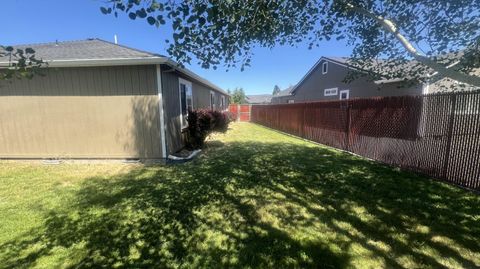 Tiny photo for 3316 Paramont Street, Klamath Falls, OR 97603 (MLS # 220215476)