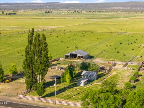 Photo of 15655 W Langell Valley Road, Bonanza, OR 97623 (MLS # 220223854)