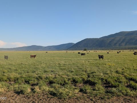 Tiny photo for 15655 W Langell Valley Road, Bonanza, OR 97623 (MLS # 220223854)