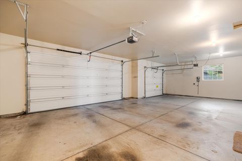 Tiny photo for 3269 NW Fairway Heights Drive, Bend, OR 97703 (MLS # 220212962)