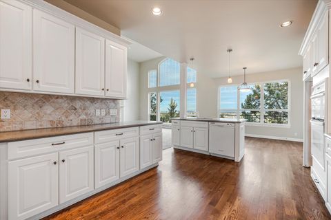 Tiny photo for 3269 NW Fairway Heights Drive, Bend, OR 97703 (MLS # 220212962)