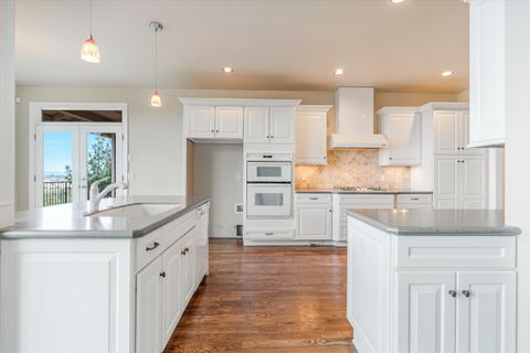 Tiny photo for 3269 NW Fairway Heights Drive, Bend, OR 97703 (MLS # 220212962)