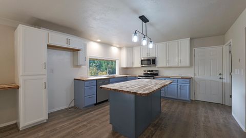 Tiny photo for 5015 Highway 227, Trail, OR 97541 (MLS # 220211814)