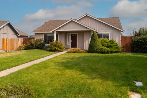 Photo of 513 SW Sunrise Circle, Metolius, OR 97741 (MLS # 220228184)
