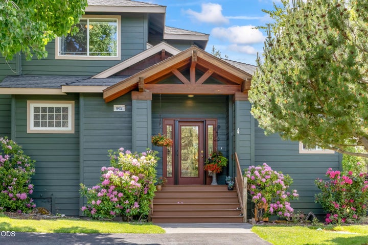 Photo 1 of 30 — 902 Golden Pheasant Drive, Redmond, OR 97756