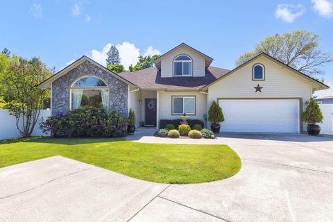Photo of 1211 SW Ironwood Drive, Grants Pass, OR 97526 (MLS # 220221778)