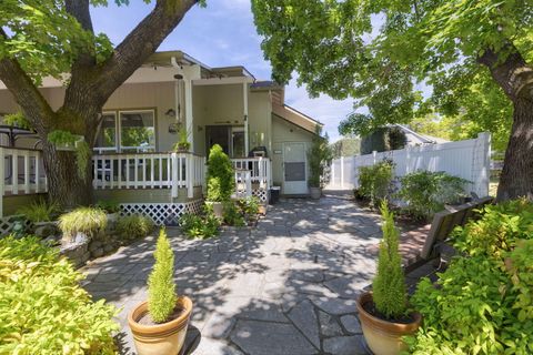 Tiny photo for 1211 SW Ironwood Drive, Grants Pass, OR 97526 (MLS # 220221778)