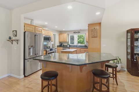 Tiny photo for 1211 SW Ironwood Drive, Grants Pass, OR 97526 (MLS # 220221778)