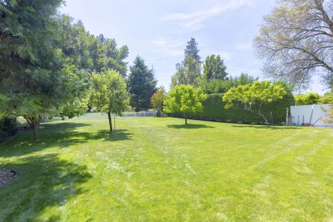 Tiny photo for 1211 SW Ironwood Drive, Grants Pass, OR 97526 (MLS # 220221778)