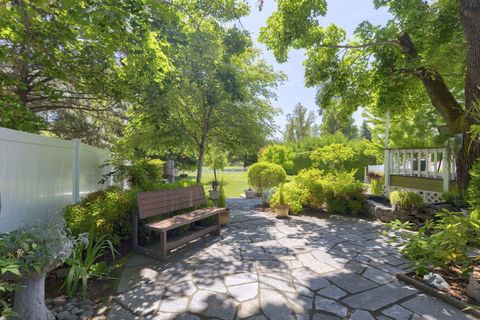 Tiny photo for 1211 SW Ironwood Drive, Grants Pass, OR 97526 (MLS # 220221778)