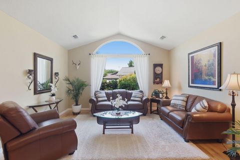 Tiny photo for 1211 SW Ironwood Drive, Grants Pass, OR 97526 (MLS # 220221778)