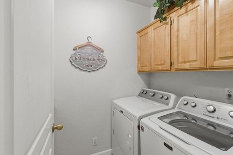 Tiny photo for 1211 SW Ironwood Drive, Grants Pass, OR 97526 (MLS # 220221778)
