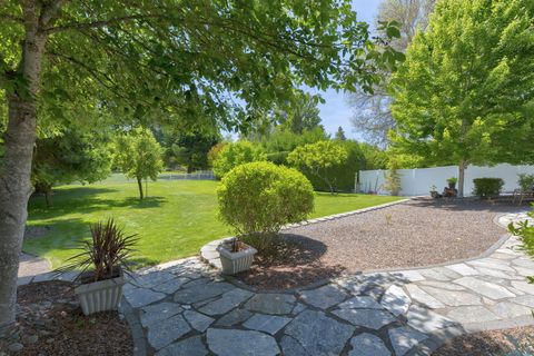 Tiny photo for 1211 SW Ironwood Drive, Grants Pass, OR 97526 (MLS # 220221778)