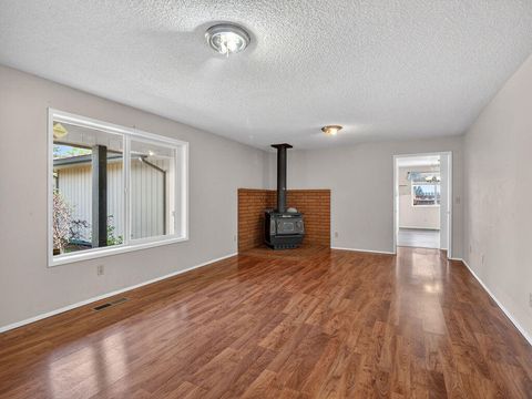 Tiny photo for 4316 El Cerrito Way, Klamath Falls, OR 97603 (MLS # 220221189)