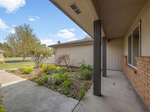 Tiny photo for 4316 El Cerrito Way, Klamath Falls, OR 97603 (MLS # 220221189)