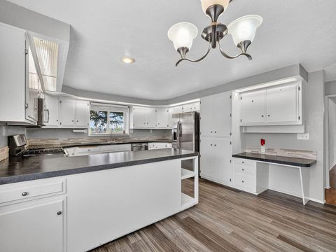 Tiny photo for 4316 El Cerrito Way, Klamath Falls, OR 97603 (MLS # 220221189)