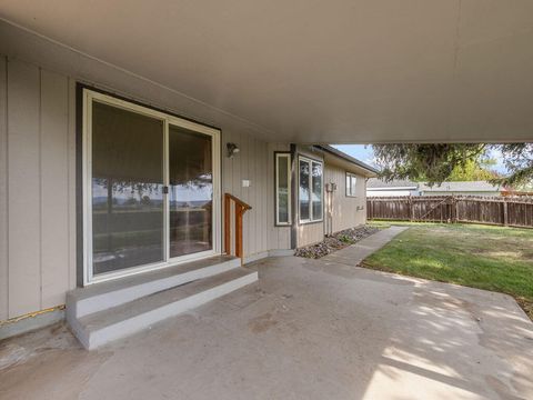 Tiny photo for 4316 El Cerrito Way, Klamath Falls, OR 97603 (MLS # 220221189)