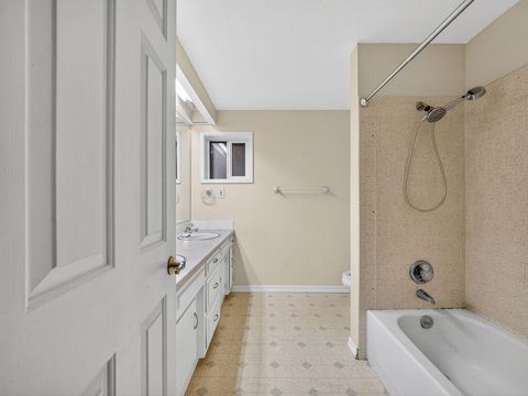 Tiny photo for 4316 El Cerrito Way, Klamath Falls, OR 97603 (MLS # 220221189)