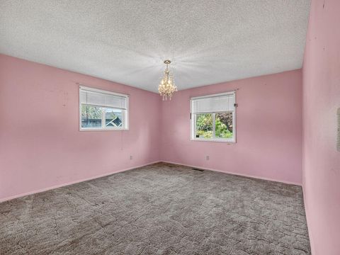 Tiny photo for 4316 El Cerrito Way, Klamath Falls, OR 97603 (MLS # 220221189)