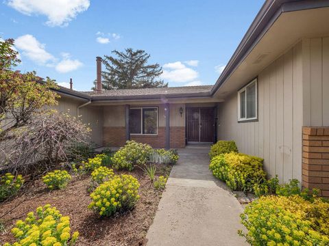 Tiny photo for 4316 El Cerrito Way, Klamath Falls, OR 97603 (MLS # 220221189)