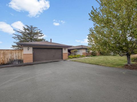 Tiny photo for 4316 El Cerrito Way, Klamath Falls, OR 97603 (MLS # 220221189)
