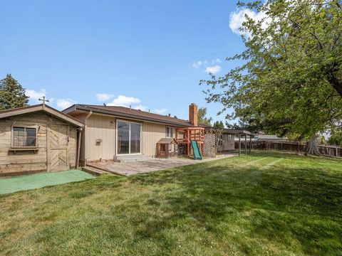 Tiny photo for 4316 El Cerrito Way, Klamath Falls, OR 97603 (MLS # 220221189)